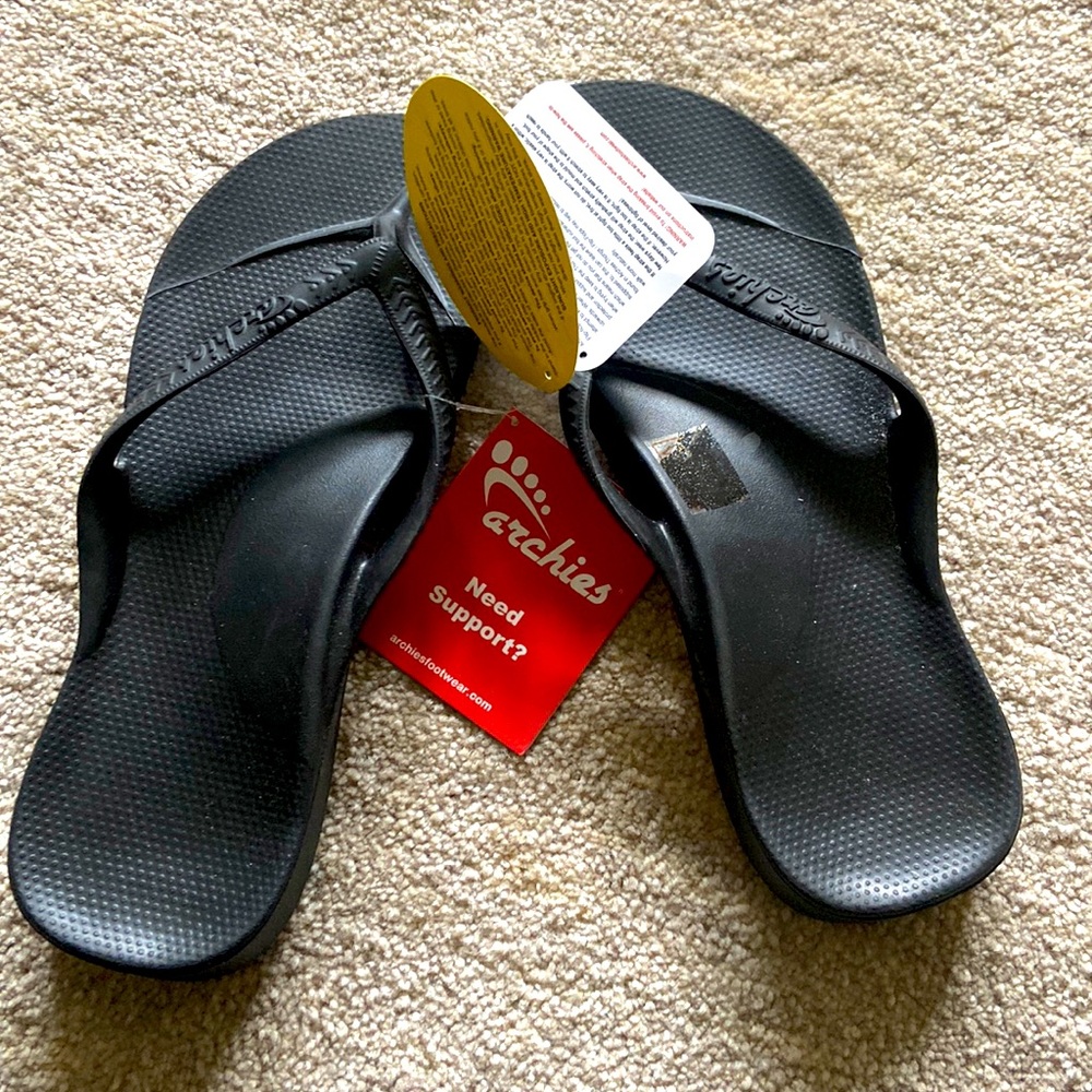 NWT Archies arch support flip flops, black, size 6